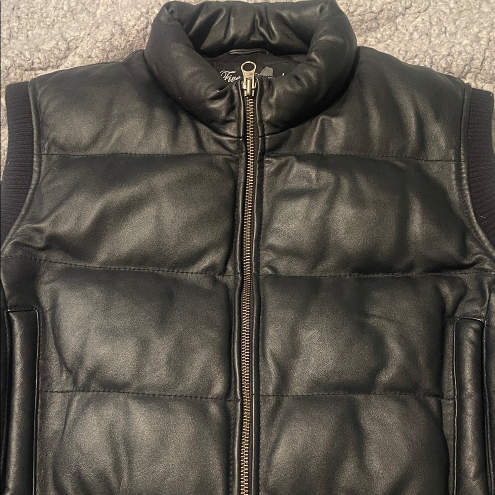 Men's or Women’s Black Puffer Vest 💯leather Fits like a large size outerwear - Picture 9 of 10